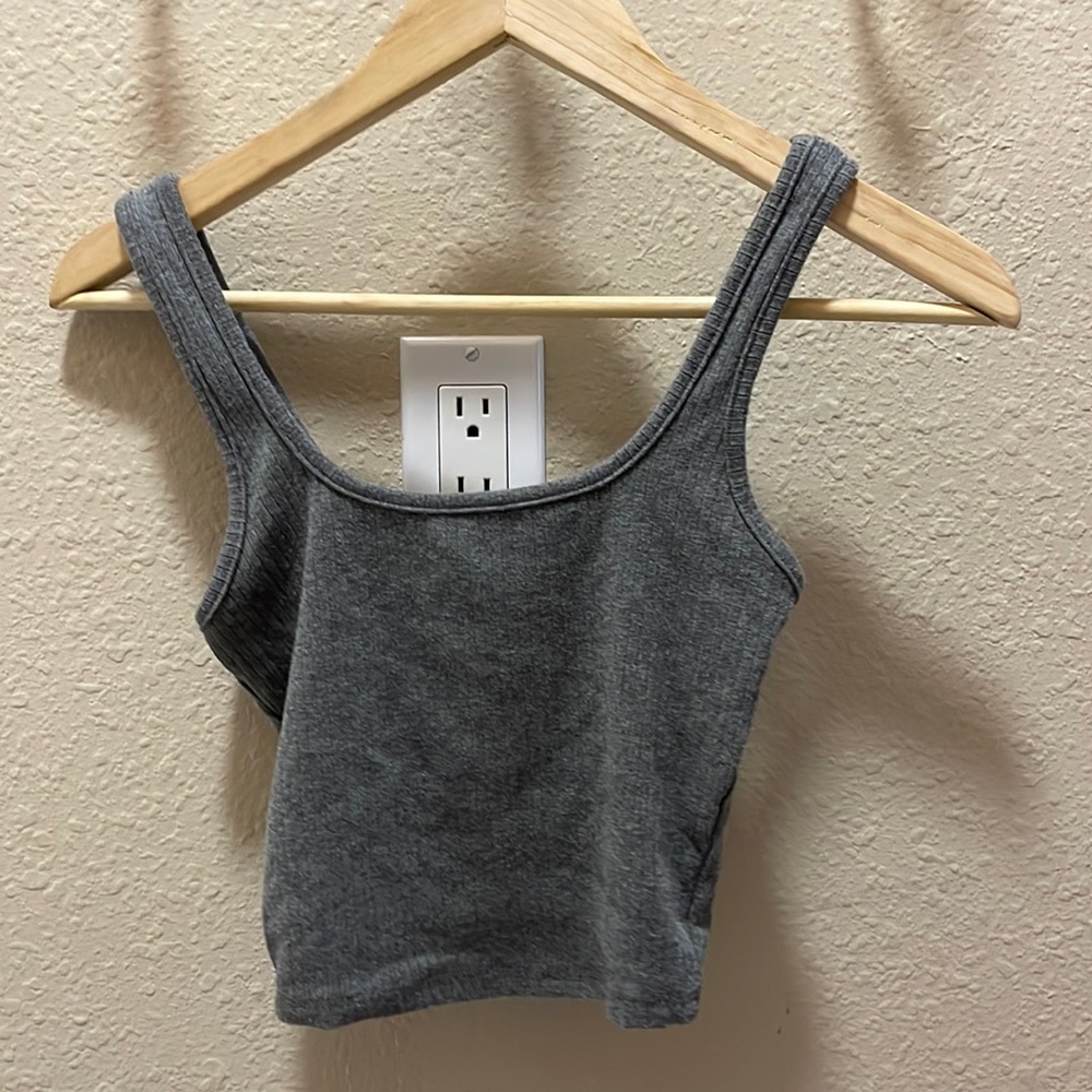 grey top